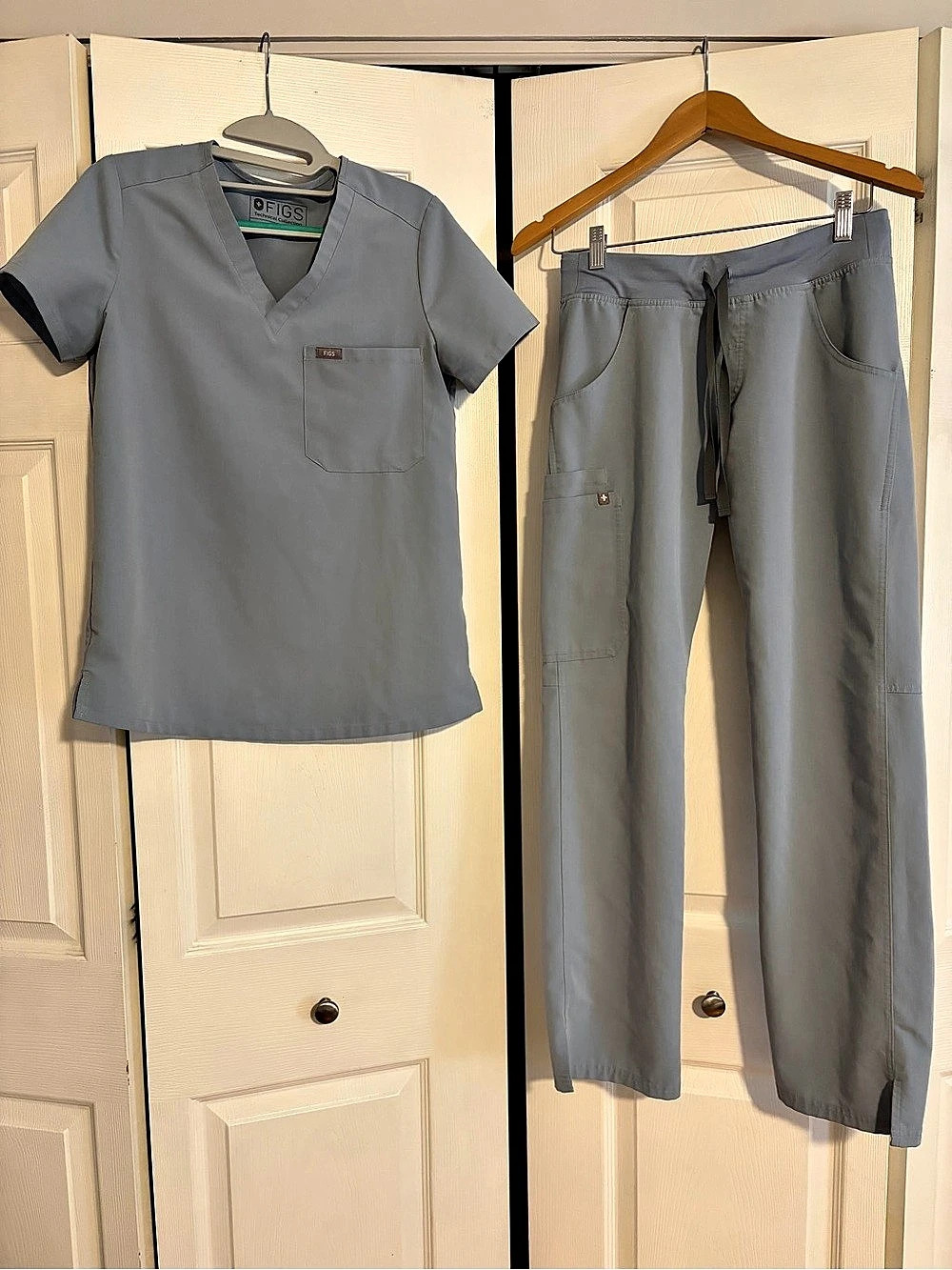 FIGS Dusty Blue Catarina XS and Kade Cargo pant XS Scrub Set